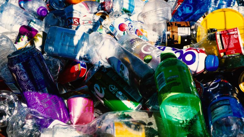Coca-Cola, Pepsi dhe Nestle kryesojnë ’10 ndotësit më të këqij të plastikës’ të vitit 2020