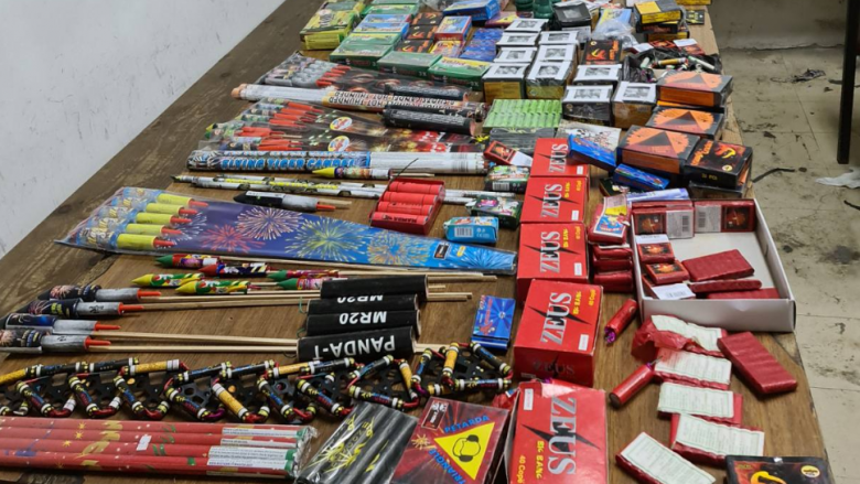 Policia konfiskon mbi 13 mijë fishekzjarre në Ohër