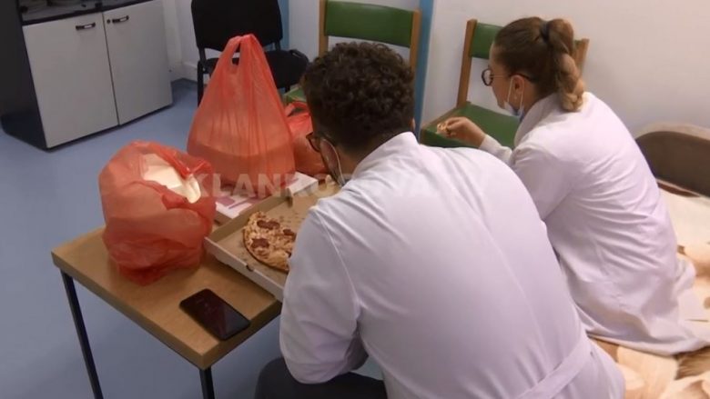 Restorani në Kamenicë dhuron ushqim falas për punëtorët shëndetësorë