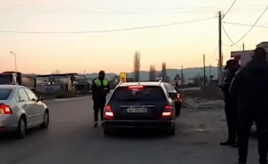 Dita e 5-të e protestës, policia në Krujë postblloqe për të kontrolluar të rinjtë e nisur drejt Tiranës