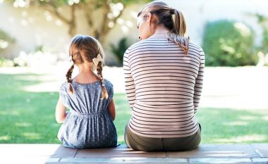 Pesë mënyra si t’u ndihmoni fëmijëve të heqin qafe frikën nga errësira