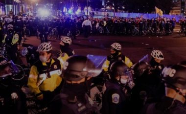 Protestuesit pro-Trump dhe grupet kundërshtare përplasen në Uashington