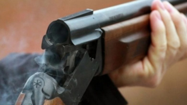 I konfiskohen dy pushkë, arrestohet gruaja në Gjakovë