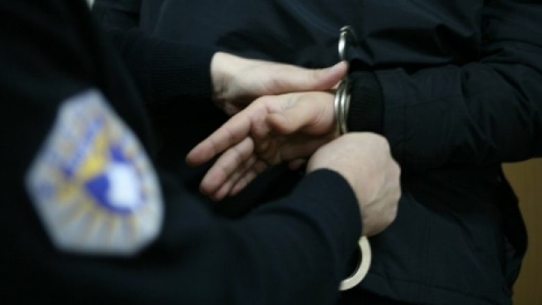 Në Vërmicë arrestohet shtetasi i Shqipërisë, tentoi t’i japë 50 euro ryshfet policit