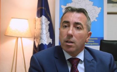 Drejtori i AKK-së: Padia ndaj dy ministrive, komunat po humbin miliona euro dhe rrezikojnë të mbyllen