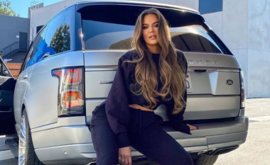 Khloe Kardashian me poza provokuese në imazhet e reja, shfaqet topless