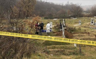 Kryetari i fshatit Krushë thotë se në varrezat e Rahovecit u gjend një trup që dyshohet se u vra më 1999