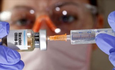 Injektimi i vaksinës kundër coronavirusit dhe funksionimi i saj tek njerëzit