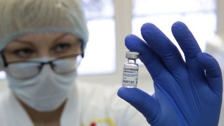 Vazhdon vaksinimi i punonjësve shëndetësorë kundër COVID-19 në Maqedoni
