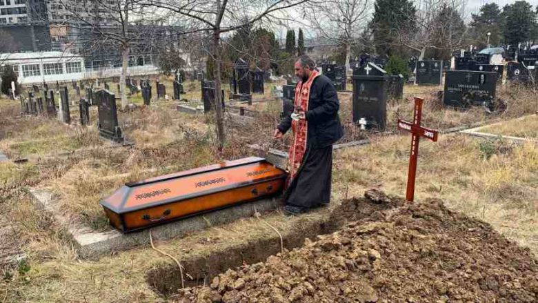Përgënjeshtrohet Shpend Ahmeti, e moshuara serbe u varros nga prifti ortodoks
