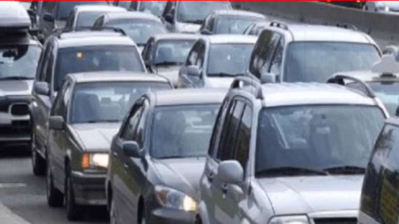 Shtrenjtohet regjistrimi i veturave në Maqedoni, për makinat më të vjetra do të paguhet më shumë