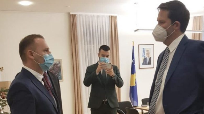 Eurodeputeti austriak publikon foto nga takimi me Zemajn