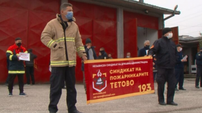 Zjarrfikësit e Tetovës vazhdojnë protestat, thonë se do të dalin nëpër rrugët e qytetit