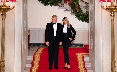Vjen portreti i parë zyrtar festiv nga çifti presidencial, Donald dhe Melania Trump në Shtëpinë e Bardhë