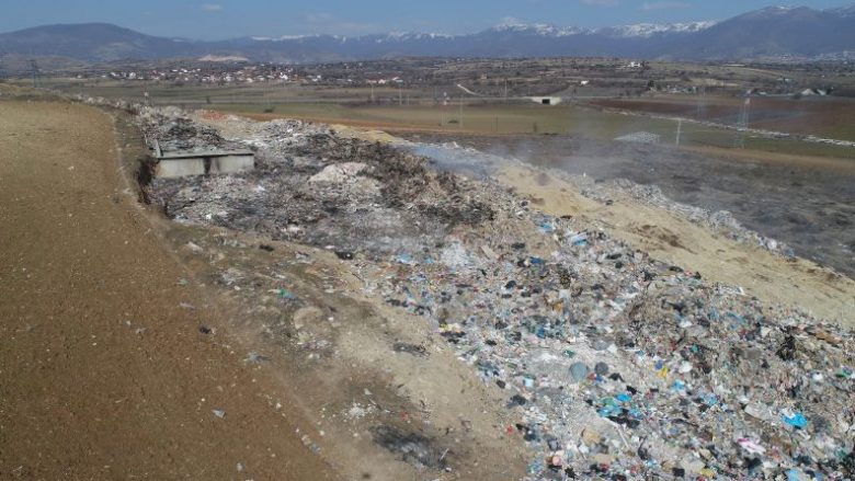 Pastrohet deponia ilegale në Vizbeg të Shkupit