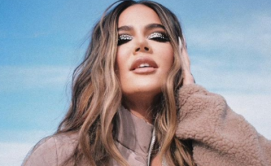 Khloe Kardashian në pozat me bikini thekson strijat, thotë se i dashuron