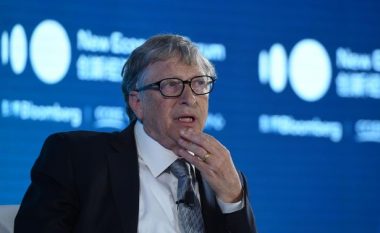 Bill Gates parashikon që jeta do të ‘kthehet në normalitet’ në vitin 2021 pas ‘vitit shkatërrues’