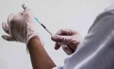 SHBA nuk ruan më vaksinat kundër COVID-19 për dozën e dytë, do të tentojë menjëherë të vaksinojnë sa më shumë njerëz