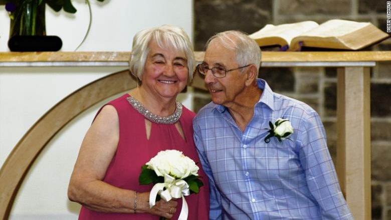 Historia e jashtëzakonshme e dashurisë, u ndanë në adoleshencë – pas 70 vite ribashkohen për t’u martuar