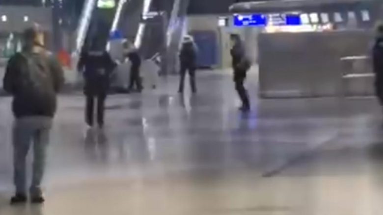 Pas kërcënimit me armë, evakuohet aeroporti i Frankfurtit – policia rrethon një burrë të shtrirë në tokë