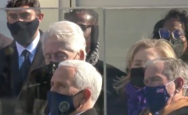 Bill Clinton “kotet” derisa Joe Biden mban fjalimin gjatë inaugurimit