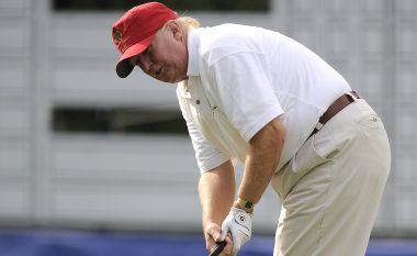 Ditën e parë si jo-president, Trump e kalon duke luajtur golf