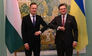 ​Diplomatët e lartë të Hungarisë dhe Ukrainës synojnë të zbusin mosmarrëveshjen mbi të drejtat e pakicave
