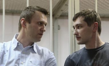 Moska izolon vëllain dhe mbështetësit e Navalny