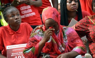 Shatë vite më parë e kishin rrëmbyer pjesëtarët e Boko Haramit, kurse tani ka arritur të arratiset – vajza nga Nigeria i është lajmëruar familjarëve