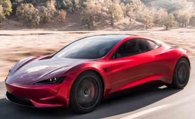 Dikush mendon se ‘Tesla nuk do të bëjë një makinë që drejton veten plotësisht’