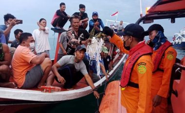 Gjendet vendi ku u rrëzua aeroplani me pasagjerë në Indonezi, thotë marina