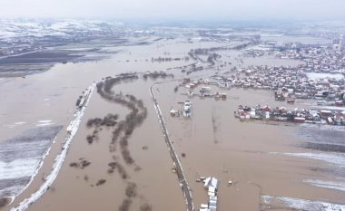 Vazhdon gjendja e rënduar nga vërshimet në Vushtrri, Tahiri thotë se do të kërkojnë kompensim nga Qeveria për dëmet e banorëve
