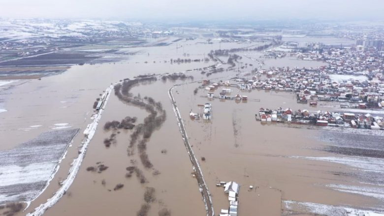 Vazhdon gjendja e rënduar nga vërshimet në Vushtrri, Tahiri thotë se do të kërkojnë kompensim nga Qeveria për dëmet e banorëve