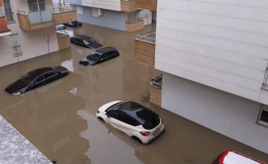 Vërshimet në Fushë Kosovë, bodrumet dhe veturat nën ujë