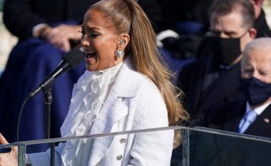 Jennifer Lopez shkëlqen me paraqitjen atraktive në inaugurimin e Joe Biden, këndon “This Land is Your Land” dhe “America The Beautiful”