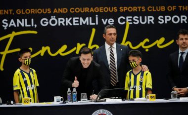 Mesut Ozil prezantohet te Fenerbahce: Kam luajtur për shumë klube, por Feneri është diçka tjetër