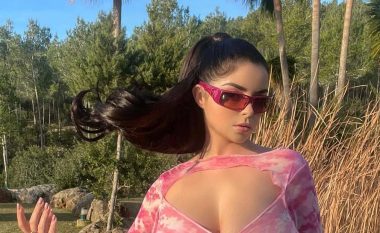 Demi Rose vazhdon ende pushimet në Ibiza, tërheq vëmendje me imazhet provokuese