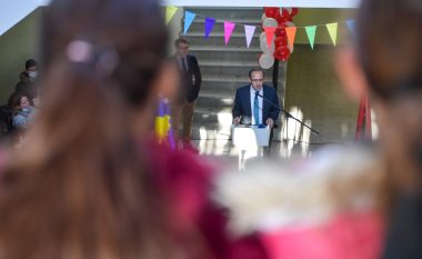 Kryeministri Hoti mori pjesë në inaugurimin e shkollës “Dëshmorët e Vitisë”