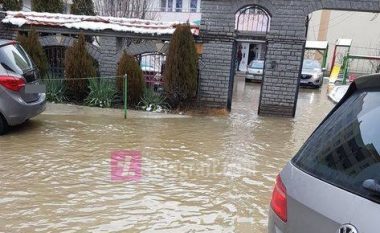 Vërshimet në Kosovë- evakuime të familjeve, bodrume e vetura nën ujë dhe dëme të mëdha materiale