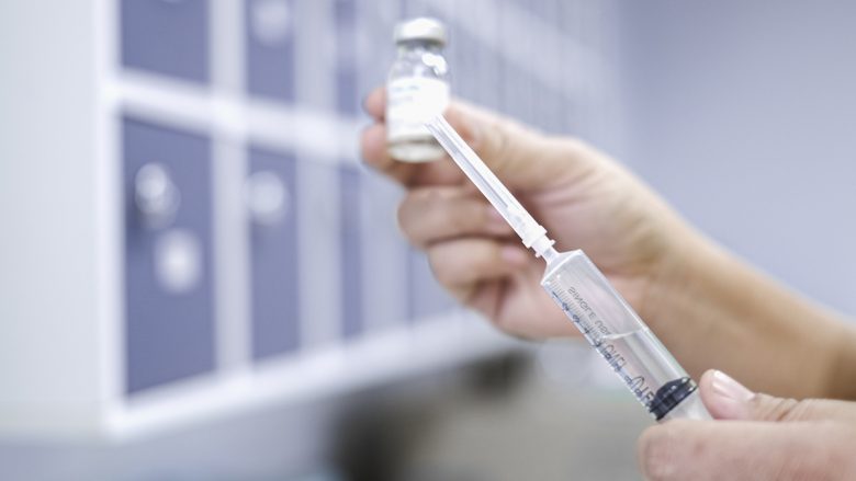 A duhet që njerëzit të vaksinohen, nëse e kanë “kaluar” coronavirusin?
