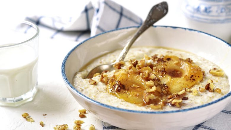 Qull proteinash me shije të byrekut me mollë: Kafjalli më i mirë që e keni provuar ndonjëherë!