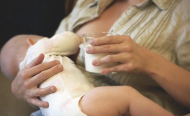 Fëmijët, nënat e të cilëve kanë pirë qumësht gjatë ushqimit me gji të foshnjës treguan një tendencë më të ulët të zhvillimit të alergjive
