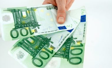 Ia jep 300 euro të falsifikuara punëtorit të postës në Gjilan