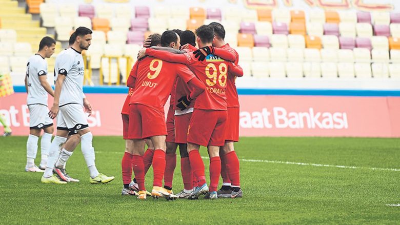 Skuadra e Jetmir Topallit po e bojkoton klubin, nuk u stërvitën dhe kërcënojnë të mos zhvillojnë ndeshjen ndaj Galatasarayt