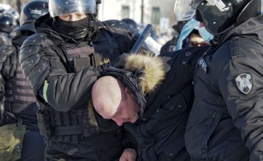 Dhjetëra të ndaluar në protestat për Navalnyn në Rusi