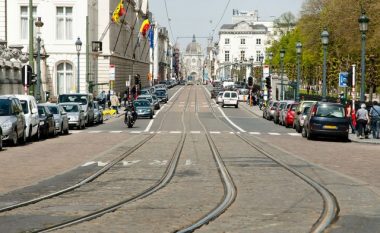 Brukseli ka kufizuar shpejtësinë në 30 km/orë, shkelësit kërcënohen me konfiskimin e veturave