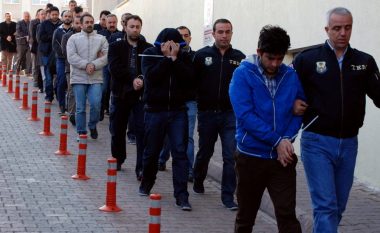 Turqia arreston 210 “mbështetës” të Gylenit, lëshon urdhër-arrest edhe për 238 persona të tjerë