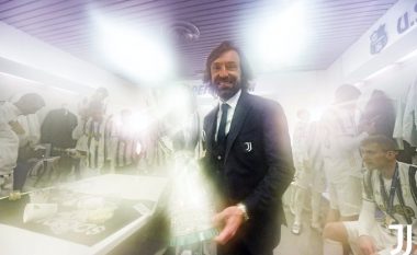 Andrea Pirlo i gëzuar me trofeun e parë si trajner
