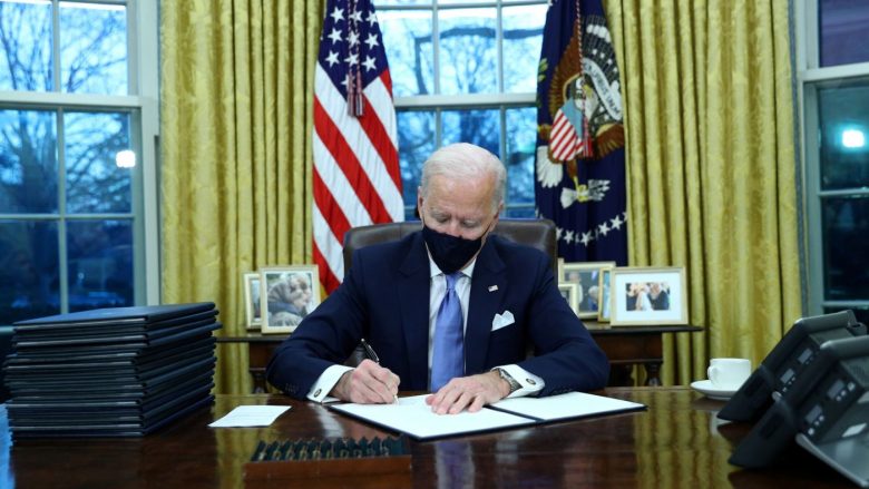 Këto janë disa nga “politikat e ish-presidentit Trump”, të cilat presidenti Biden i shfuqizoi, që në ditën e parë në detyrë