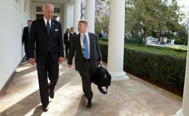 Biden zëvendëson mjekun kundërthënës të Shtëpisë së Bardhë: Ai kishte gënjyer rreth gjendjes shëndetësore të Trumpit